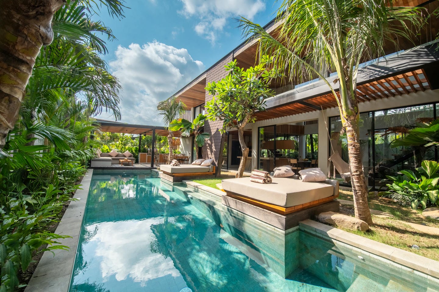 MODERN TROPICAL 4 BEDROOM VILLA FOR SALE LEASEHOLD IN BERAWA BE-2128 